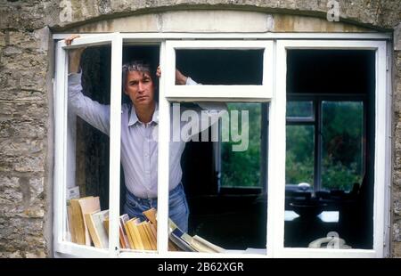 Geoffrey Burgon Composer fotografato a casa sua vicino a Stroud UK 1982 Foto Stock