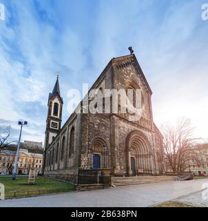 Panorama con Chiesa dei Santi Cirillo e Metodio a Praga Foto Stock