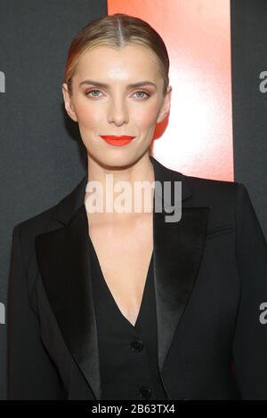 Los Angeles, California 9th Mar, 2020. Betty Gilpin allo Screening Speciale della Hunt di Arclight Hollywood a Los Angeles, California, il 9 marzo 2020. Credito: Faye Sadou/Media Punch/Alamy Live News Foto Stock