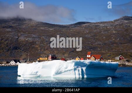 Porto di Nanortalik, Isola di Qoornoq, Provincia di Kitaa, Groenlandia meridionale, Regno di Danimarca Foto Stock