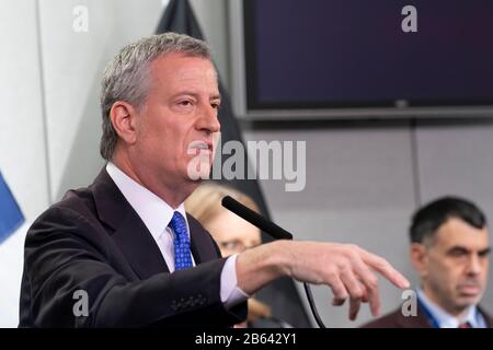 New York, Stati Uniti. 09th Mar, 2020. Il sindaco Bill de Blasio fornisce aggiornamenti sugli sviluppi della città di COVID-19 coronavirus presso il New York Emergency Management Center di Brooklyn. Credit: Sopa Images Limited/Alamy Live News Foto Stock