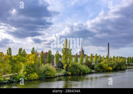 Vista sulla città con il fiume principale, quartiere Fechenheim, Francoforte sul principale, Hesse, Germania Foto Stock