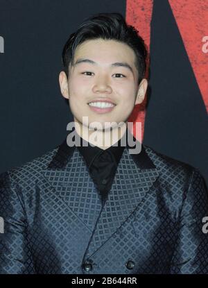 Los Angeles, California. 9th Mar, 2020. Giu Yu agli arrivi per MULAN Premiere, El Capitan Theatre, Los Angeles, CA 9 marzo 2020. Credit: Elizabeth Goodenough/Everett Collection/Alamy Live News Foto Stock