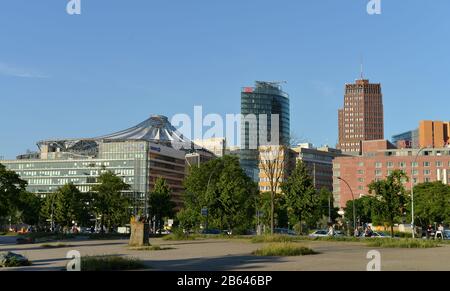 Hochhaeuser, Potsdamer Platz e il Tiergarten, nel quartiere Mitte di Berlino, Deutschland Foto Stock