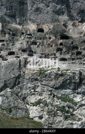 Vista di Vardzia (caverna monetaria), Erusheti montagna, Georgia Foto Stock