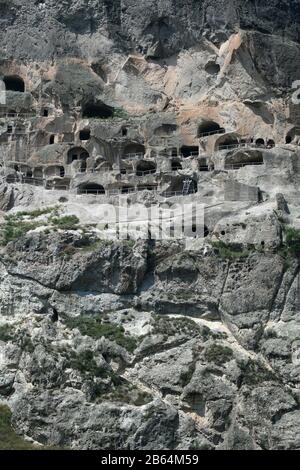 Vista di Vardzia (caverna monetaria), Erusheti montagna, Georgia Foto Stock