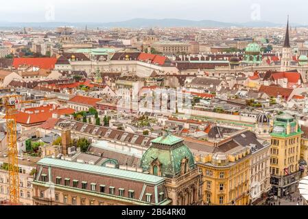 La città di Vienna vista panorama dalla Cattedrale di Santo Stefano in Austria Foto Stock