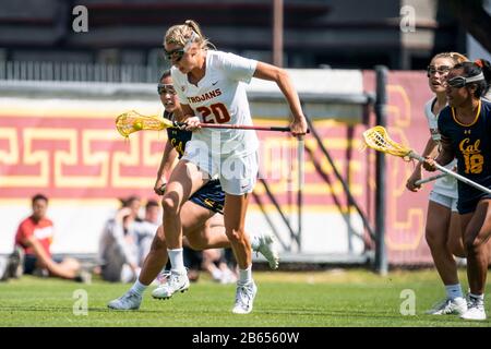 California del Sud Donne di Troy centrocampista Katie Ramsay (20) durante un incontro NCAA lacrosse contro la California Golden Bears, domenica 8 marzo 2020, a Los Angeles, California, Stati Uniti. (Foto di IOS/Espa-Images) Foto Stock