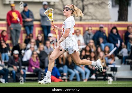 California del Sud Donne di Troy centrocampista Kaeli Huff (37) durante un incontro NCAA lacrosse contro la California Golden Bears, domenica 8 marzo 2020, a Los Angeles, California, Stati Uniti. (Foto di IOS/Espa-Images) Foto Stock