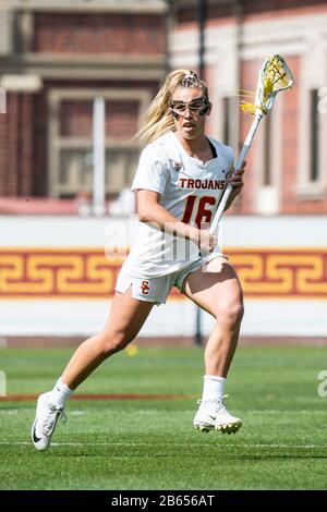 California del Sud Donne di Troy centrocampista Kelsey Huff (16) durante un incontro NCAA lacrosse contro la California Golden Bears, domenica 8 marzo 2020, a Los Angeles, California, Stati Uniti. (Foto di IOS/Espa-Images) Foto Stock