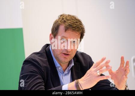 Il 07/03/2020, Lione, Auvergne-Rhône-Alpes, Francia. Incontro degli ecologisti con il candidato maorale Grégory Doucet, candidato per il metropol Foto Stock