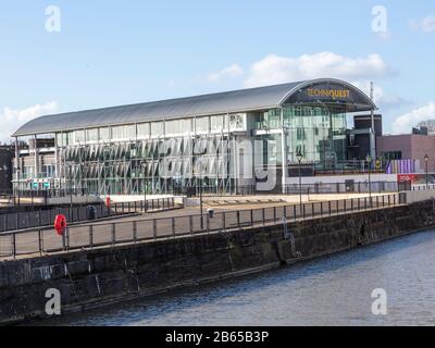 Techniquest Building Science and Discovery Centre Museum, Mermaid Quay, Cardiff Bay, Cardiff, South Wales, Regno Unito Foto Stock