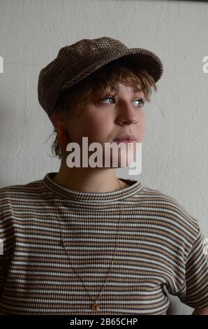 Ragazza alternativa con piercing a Berlino Foto Stock