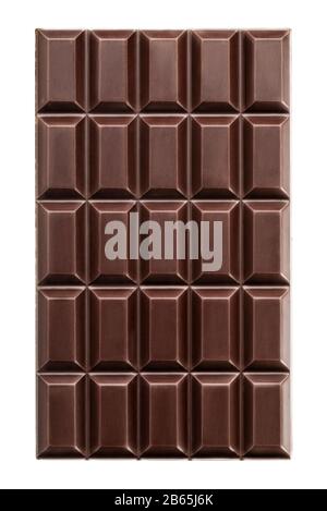 Barra di cioccolato fondente isolata su sfondo bianco. Tracciato di ritaglio Foto Stock