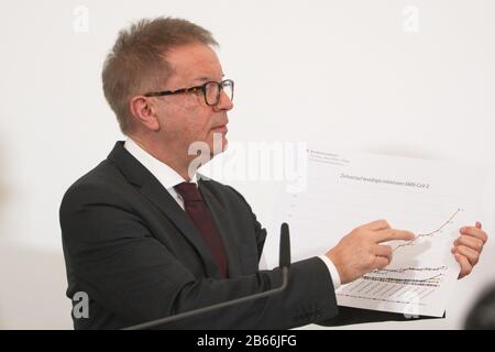 Vienna, Austria. 10th Mar, 2020. Conferenza stampa, ulteriori misure sul coronavirus nella Cancelleria federale di Vienna con il Ministro della Sanità Rudolf Anschober. Credito: Franz Perc / Alamy Live News Foto Stock