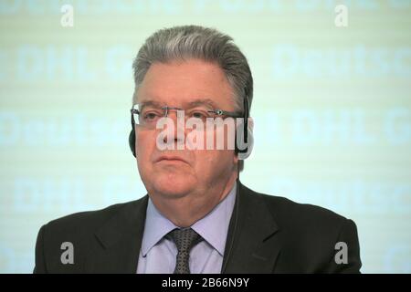 Troisdorf, Germania. 10th Mar, 2020. John Pearson, CEO di DHL Express Europe, parla alla conferenza stampa annuale. Deutsche Post ha guadagnato di più nel 2019 e intende aumentare il dividendo. Credito: Oliver Berg/Dpa/Alamy Live News Foto Stock