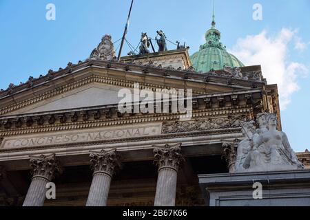 La facciata principale del Congresso Nazionale Argentino, Buenos Aires, Argentina. Foto Stock