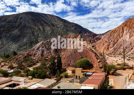 Collina dei sette Colori a Purmamarca, Argentina Foto Stock