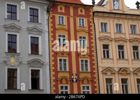 Facciata tradizionale in città, Praga, Boemia, Repubblica Ceca Foto Stock