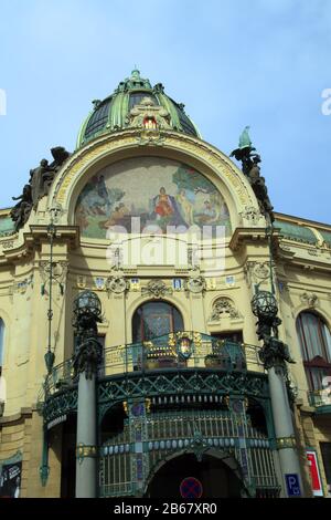 Facciata tradizionale in città, Praga, Boemia, Repubblica Ceca Foto Stock