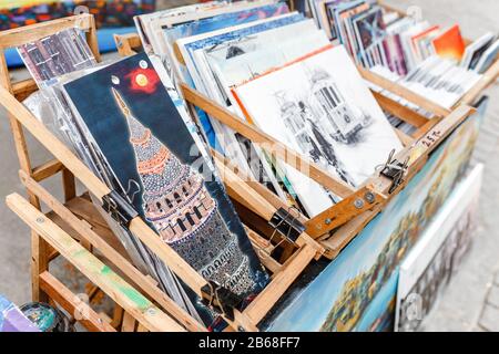 Settembre 2017, ISTANBUL, TURCHIA: Street Painter in Istiklal Street a Istanbul Foto Stock