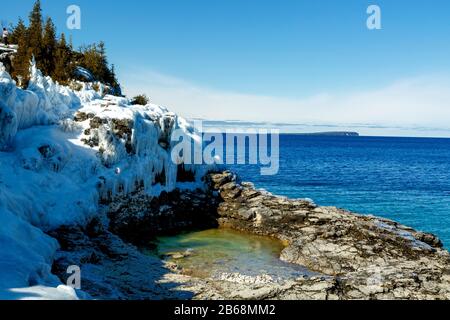 Bruce Peninsula National Park Georgian Bay Tobermory Ontario Canada. La Grotta Foto Stock