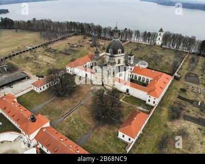 Pazaislis monastero vecchio barocco edificio vista aerea a Kaunas, Lituania Foto Stock