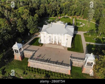 Veduta aerea del Maniero Uzutrakis (palazzo Uzutrakis) nella città di Trakai, Lituania Foto Stock