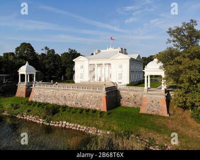 Veduta aerea del Maniero Uzutrakis (palazzo Uzutrakis) nella città di Trakai, Lituania Foto Stock