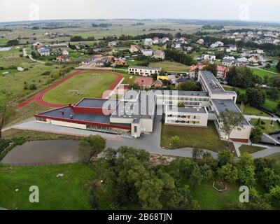 Veduta aerea della palestra di Domeikava nei sobborghi di Kaunas, Lituania Foto Stock