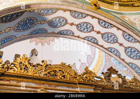 29 SETTEMBRE 2017, ISTANBUL, TURCHIA: Dettaglio decorazione nella famosa attrazione turistica - Palazzo Topkapi Foto Stock