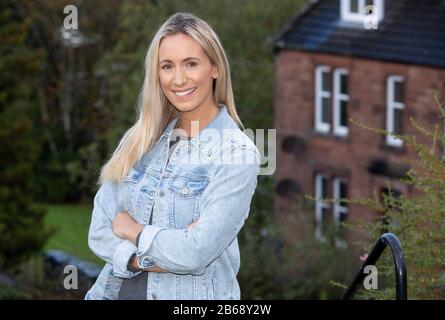 Amy Ferri nella sua città natale di Dumfries. Amy lavora come presentatore TV e radio, giornalista, artista di voiceover e organizzatore di eventi Foto Stock