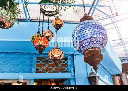 Lanterne tradizionali turche in vendita al Grand Bazaar di Istanbul Foto Stock