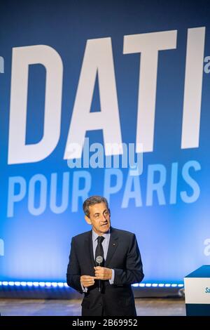 Parigi, Francia. 9th Mar, 2020. L'ex presidente francese Nicolas Sarkozy parla durante un rally politico per Rachida dati, Les Republicains (LR) candidato al partito per le prossime elezioni maorali di Parigi 2020, a Parigi, Francia, 9 marzo 2020. Credito: Aurelien Morissard/Xinhua/Alamy Live News Foto Stock