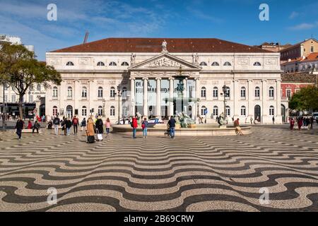 Lisbona, Portogallo - 8 marzo 2020: Facciata del Teatro Nazionale Dona Maria II in piazza Rossio Foto Stock