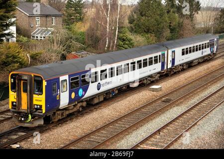 Northern Rail classe 155 "stampante" diesel unità multipla n. 155347 al raccordo di Colton, a sud di York, Regno Unito. Foto Stock
