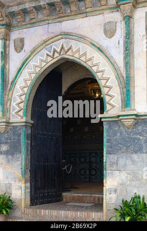 Un ingresso alla Cappella di San Bartolomé, Cordoba, provincia di Cordoba, Andalusia, Spagna meridionale. La cappella è considerata un gioiello di arte Mudejar A. Foto Stock