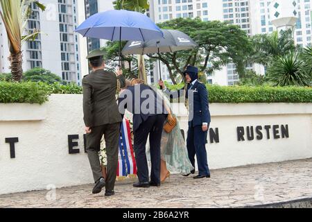 Jakarta, Indonesia. 10th Mar, 2020. Re Willem-Alexander e la regina Maxima dei Paesi Bassi al Menteng Pero di Giacarta, il 10 marzo 2020, per il giuramento nel Campo D'Onore olandese sulla 1st di una visita di stato di 4 giorni in Indonesia Credit: Albert Nieboer/ Netherlands OUT/Point de Vue OUT |/dpa/Alamy Live News Foto Stock