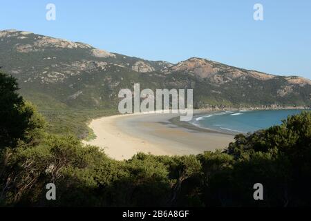 Norman Beach si affaccia sulla cabina di alloggio e campeggio sul fiume Tidal Foto Stock