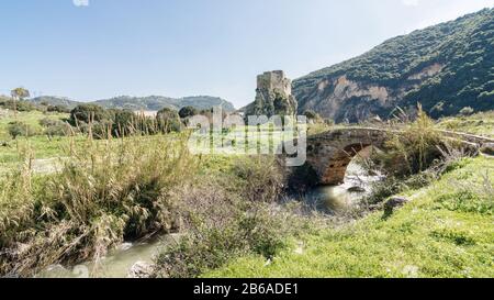 Il Forte di Mseilha del 17th secolo costruito su una roccia calcarea, il Libano Foto Stock