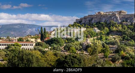 Paesaggio urbano di Atene. Il centro storico di Atene e il tempio del Partenone dell'Acropoli Foto Stock
