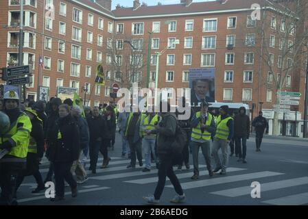 Una marcia "gialle gilet" nel 18e, Parigi. Foto Stock