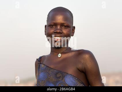 Ritratto di una tribù mundari sorridente, Equatoria Centrale, Terekeka, Sudan del Sud Foto Stock