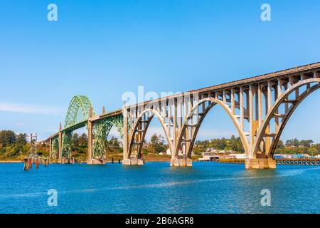 Yaquina Bay Bridge a Newport, Oregon, USA Foto Stock