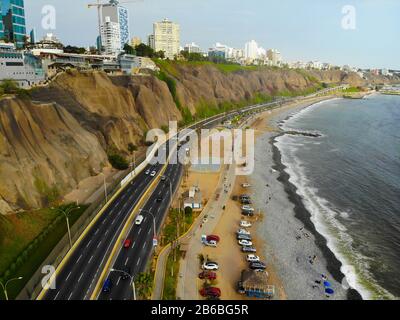 Foto del drone dalla Costa Verde a Lima Perù Foto Stock