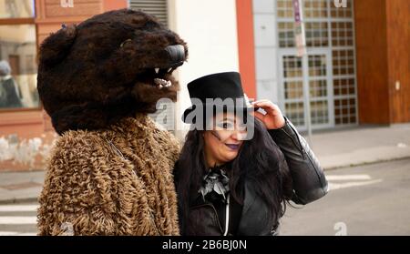 Carnevale Masopust celebrazione maschere sfilata A Brno festival Colori del Bronx di zingari, tradizionale festa di festa etnica slava, processione, febbraio Foto Stock