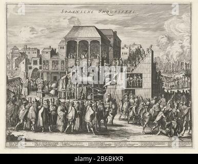 Auto-da-fe a Valladolid, 1558 Inquisition spagnola (oggetto del titolo) Auto-da-fe (Autodafe) a Valladolid , 21 maggio 1558. Processione di circa trenta da parte dell'Inquisizione spagnola condannato a morte protestanti in un luogo al di fuori della città in cui sono bruciati sul palo. Nel mezzo di un edificio con dignitari, accanto ad una stalla in legno su cui gli eretici sono condannati. I detenuti indossano speciali copricapo e cappotti con una rappresentazione della bocca dell'inferno. Nella firma i simboli 1-12 nella Nederlands. Produttore : stampatore: Coenraet Decker Da stampare da: Claes Jansz. Visscher (II) Plac Foto Stock