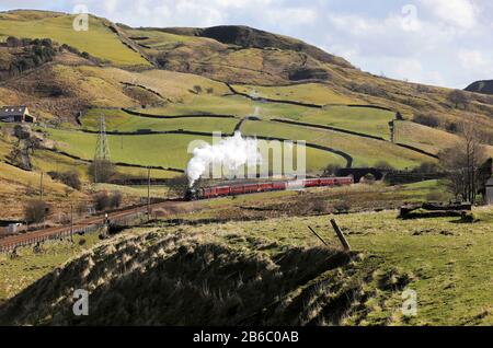 45562 "Alberta" sale fino a Copy Pit con il Cotton Mill Express. Foto Stock