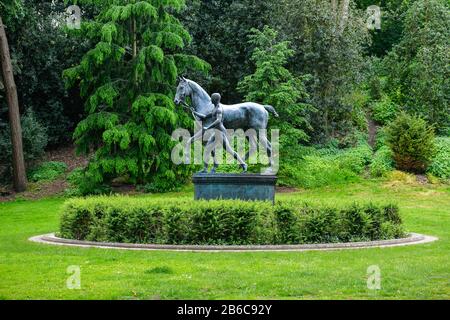 Skulptur Der Rosselenker von Louis Tuaillon, Wallanlagen, Brema, Deutschland Foto Stock