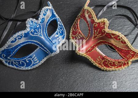 L'Hotel Colombina, rosso, blu o carnevale masquerade mask Foto Stock
